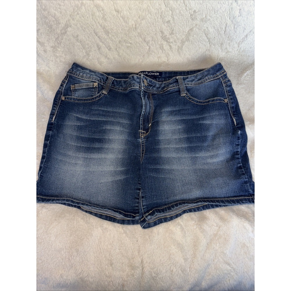 Wallflower Denim Jean Skinny Shorts Women Size 15 Distressed Mid Rise Shorts